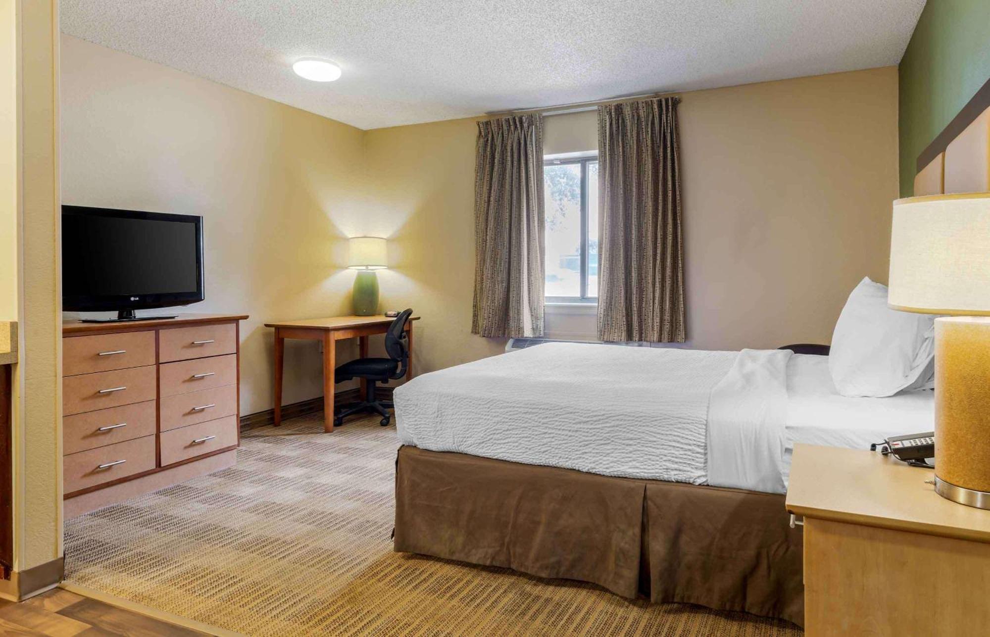 Extended America - - North - Wake Towne Dr 2*